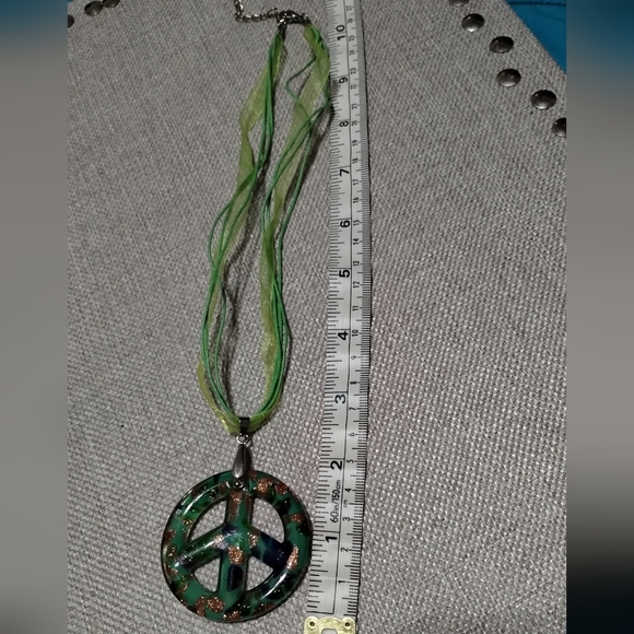 NIB Glittered Glass Peace Sign Pendant Green/Gold - Picture 9 of 10
